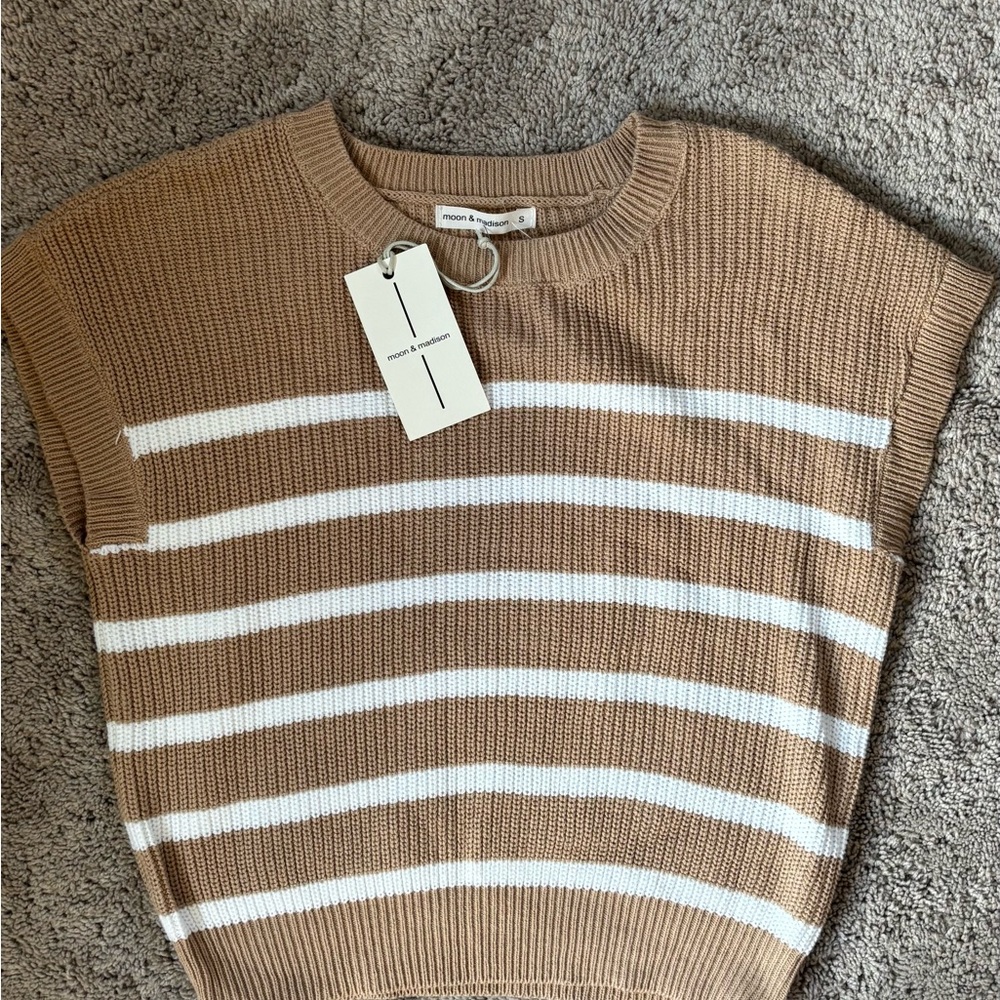 Moon & Madison Tan and White Knit Sweater